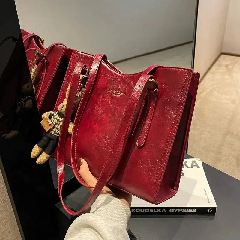 Lena | Vintage Shoulder Bag in Vegan Leather